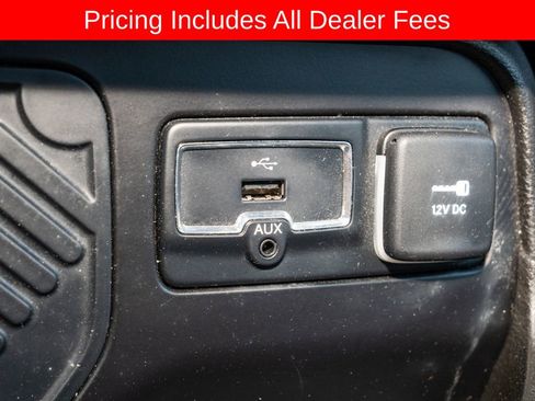 Used 2017 Jeep Renegade Latitude FWD image 14