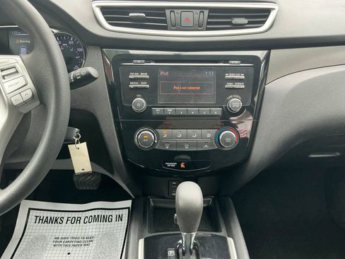 Used 2016 Nissan Rogue S AWD/4WD image 18