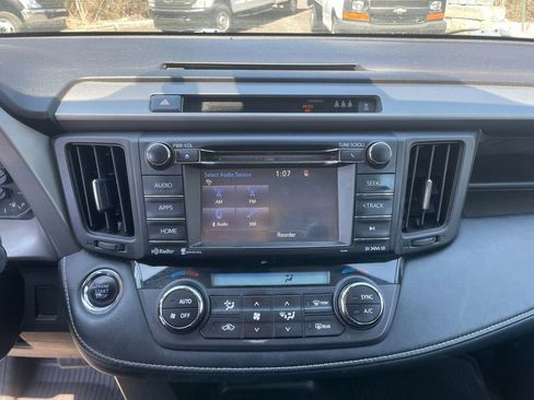 Used 2018 Toyota RAV4 XLE AWD/4WD image 17