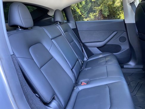 Used 2024 Tesla Model Y Long Range AWD/4WD image 31