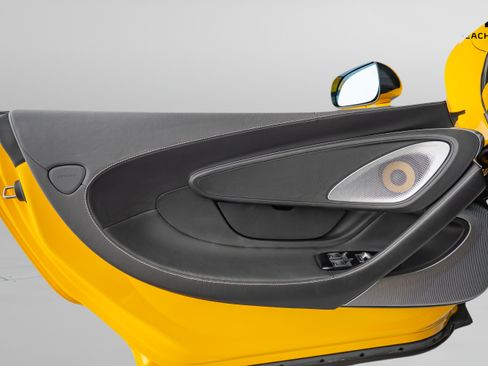 Used 2025 McLaren GTS RWD image 21