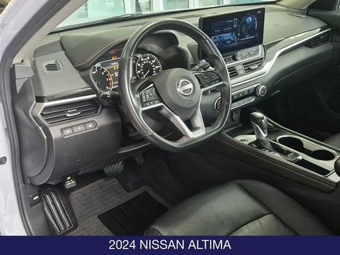Used 2024 Nissan Altima 2.5 SR w/ SR Premium Package FWD image 11
