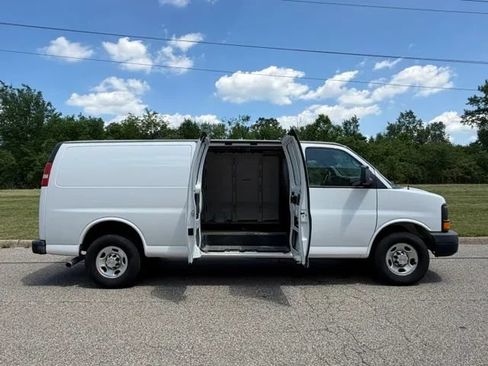 Used 2012 Chevrolet Express 2500 Extended RWD image 21