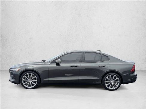 Used 2021 Volvo S60 T5 Momentum FWD image 9