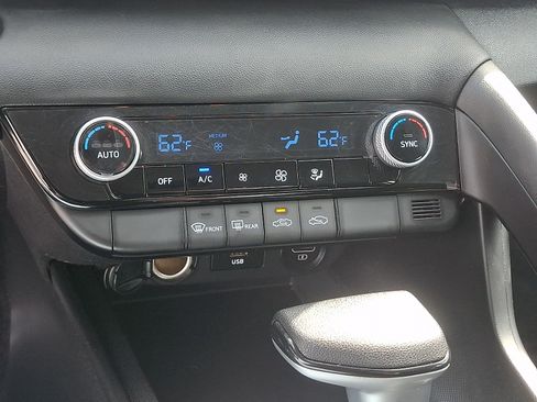 Used 2023 Hyundai Elantra SEL FWD image 15