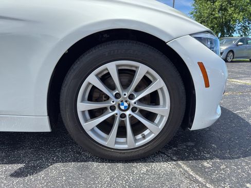 Used 2017 BMW 320i Sedan RWD image 21