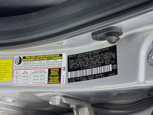 Used 2021 Toyota Avalon XLE image 31