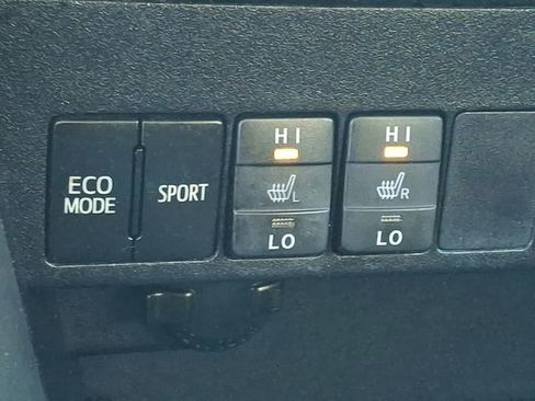 Used 2015 Toyota RAV4 Limited image 23