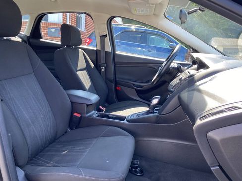 Used 2015 Ford Focus SE w/ SE Sport Package FWD image 18