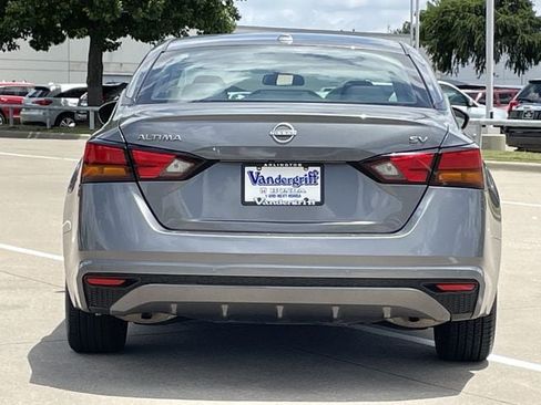 Used 2024 Nissan Altima 2.5 SV FWD image 5