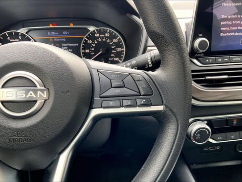 Used 2024 Nissan Altima 2.5 SV image 24