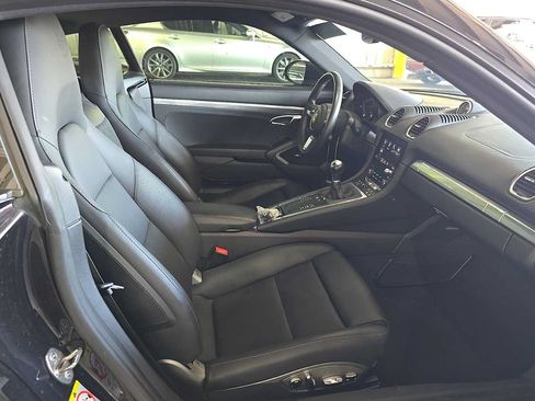Used 2024 Porsche 718 Cayman RWD image 8