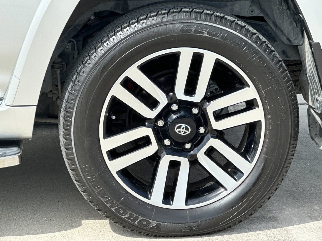 Used 2024 Toyota 4Runner Limited AWD/4WD image 27