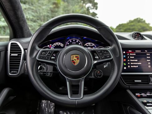 Certified 2023 Porsche Cayenne GTS AWD/4WD image 28