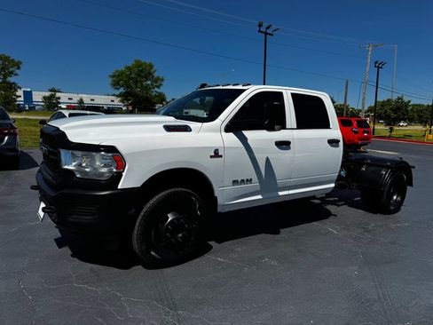 Used 2022 RAM 3500 Tradesman RWD image 2