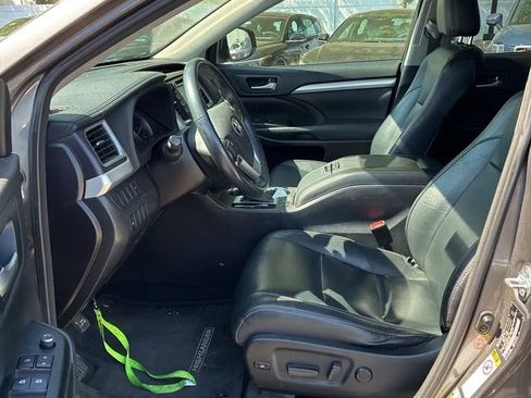 Used 2016 Toyota Highlander XLE AWD/4WD image 22