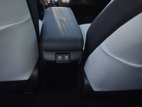 Used 2022 Toyota Prius Limited w/ Premium Convenience Package FWD image 27