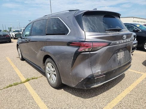 Used 2023 Toyota Sienna Platinum AWD/4WD image 21
