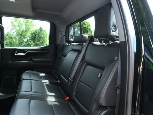 Used 2023 GMC Sierra 1500 SLT w/ SLT Premium Package AWD/4WD image 4