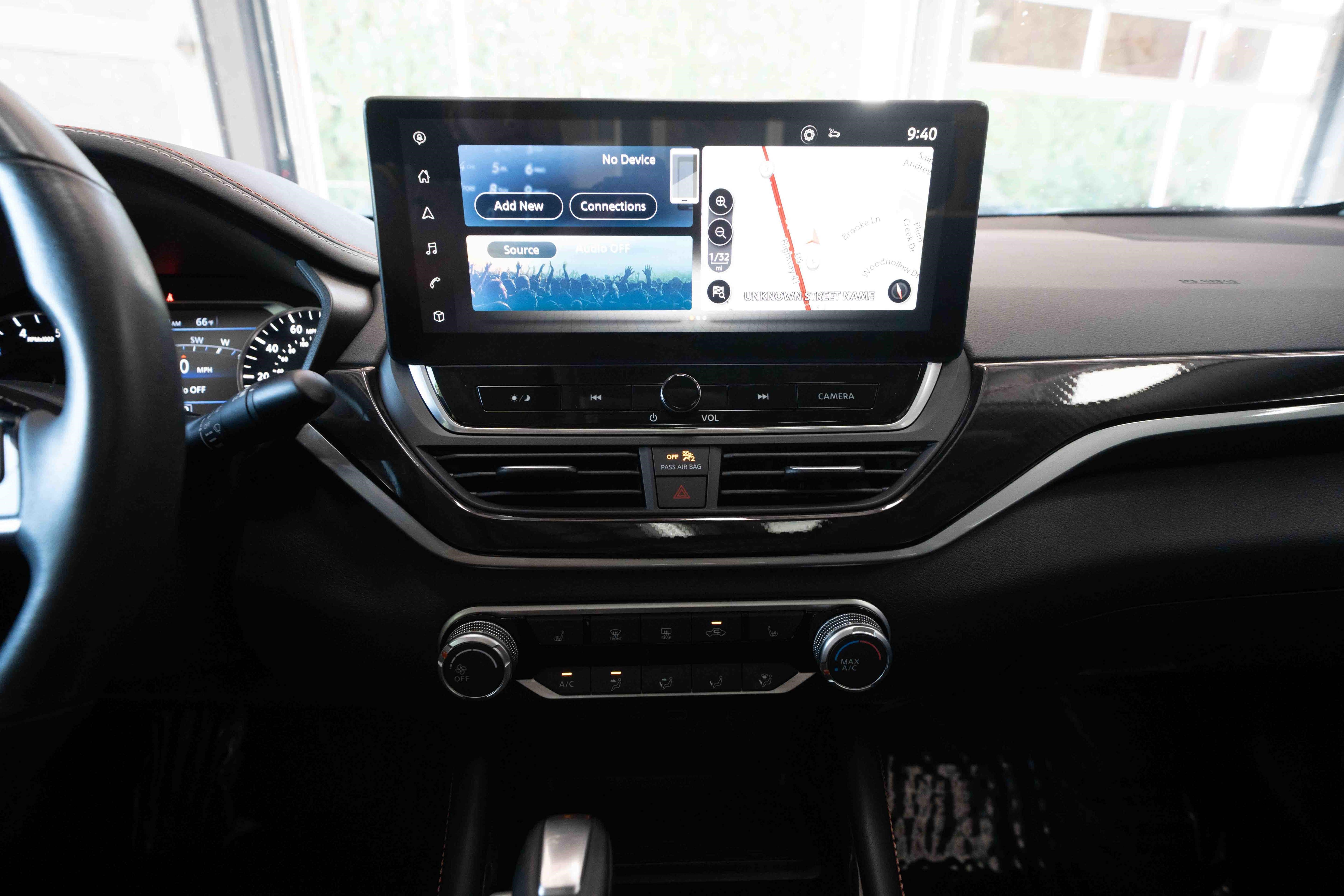 Used 2024 Nissan Altima 2.5 SR w/ SR Premium Package FWD image 17