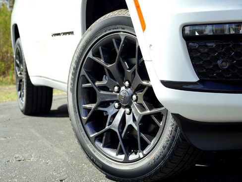 New 2025 Jeep Grand Cherokee L Summit w/ Obsidian Package image 4