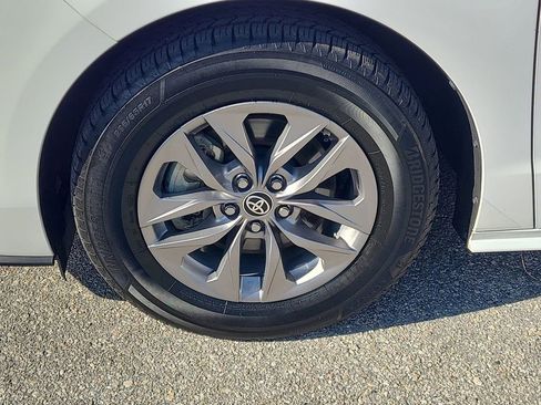 Used 2023 Toyota Sienna LE image 17