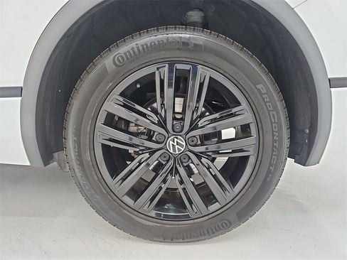 Used 2022 Volkswagen Tiguan SE R-Line image 43