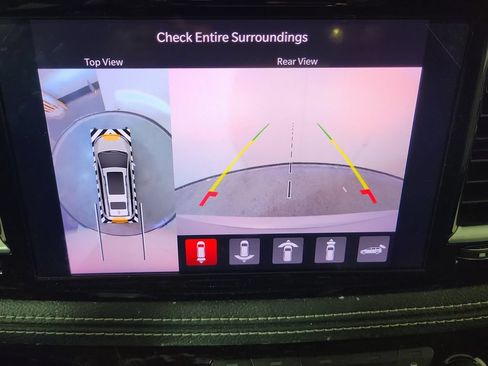 Used 2022 Chrysler Pacifica Limited FWD image 19