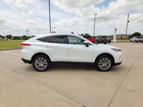 Used 2023 Toyota Venza Limited AWD/4WD image 7