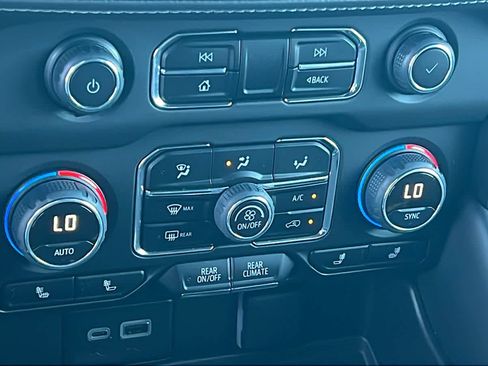 Used 2023 Chevrolet Tahoe Z71 w/ Luxury Package image 14