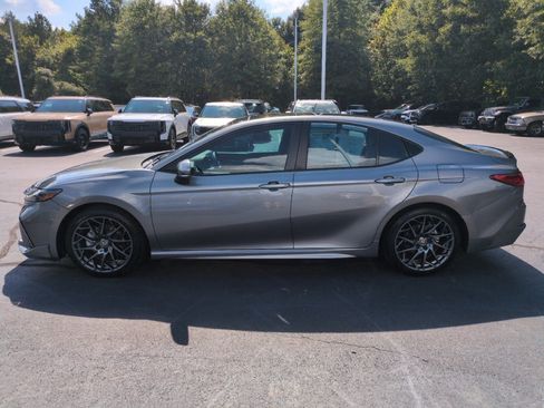 Used 2025 Toyota Camry XSE FWD image 4