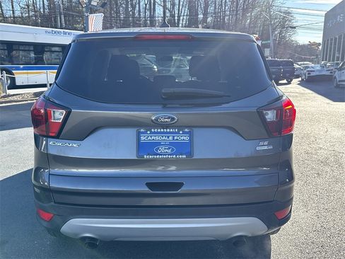 Used 2019 Ford Escape SE image 12