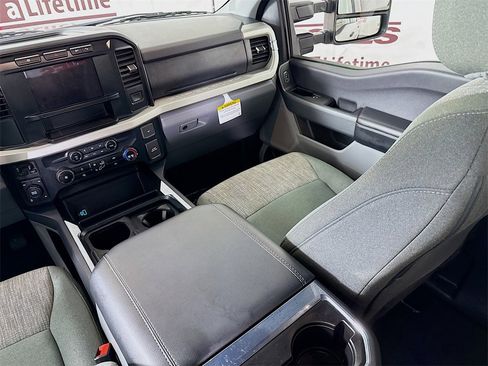 Used 2024 Ford F250 XLT w/ FX4 Off-Road Package image 27