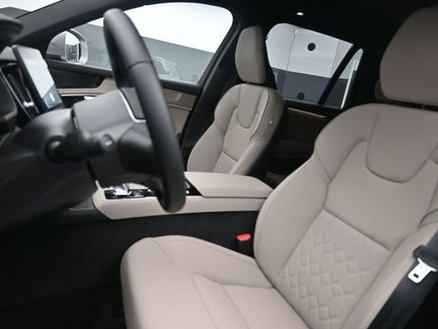 New 2026 Volvo XC90 B6 Plus w/ Protection Package Premier image 9