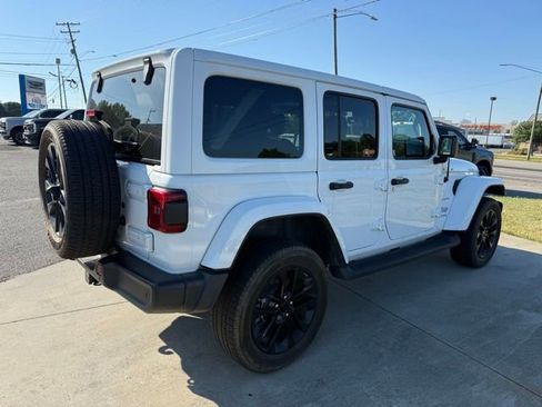 Used 2021 Jeep Wrangler Unlimited Sahara w/ Cold Weather Group AWD/4WD image 10