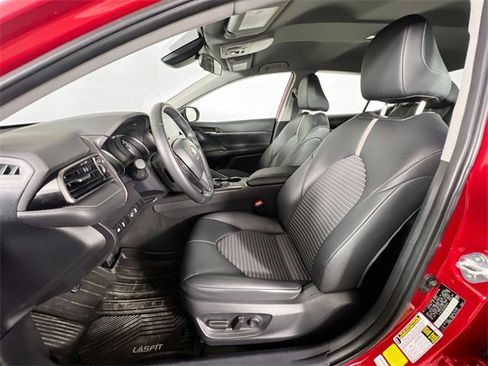 Used 2024 Toyota Camry SE image 19