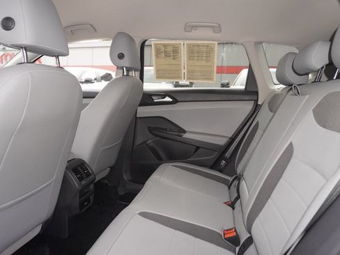 Used 2022 Volkswagen Taos SE FWD image 10