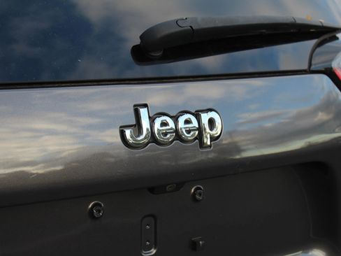 Used 2019 Jeep Cherokee Limited image 41