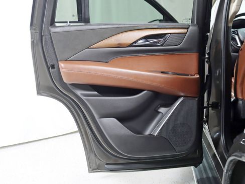 Used 2020 Cadillac Escalade Luxury AWD/4WD image 37