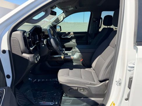 Used 2025 Chevrolet Silverado 1500 LT AWD/4WD image 12