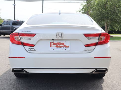 Used 2018 Honda Accord Sport image 7