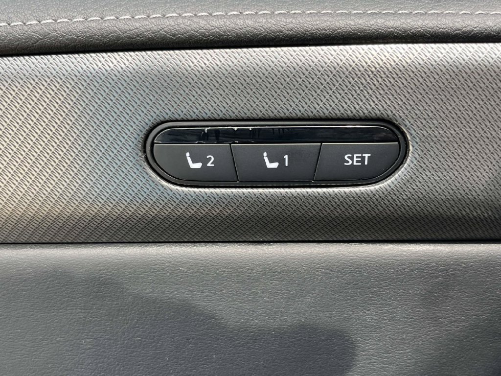 Used 2025 INFINITI QX60 Luxe FWD image 17