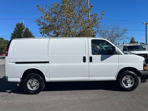Used 2022 Chevrolet Express 2500 w/ Driver Convenience Package image 6