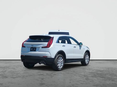 Used 2022 Cadillac XT4 Luxury w/ Cold Weather Package FWD image 8