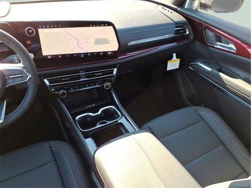 New 2026 Chevrolet Traverse Z71 w/ Driver Confidence Package image 15