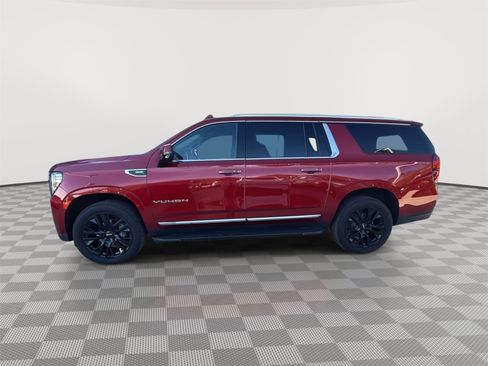 Used 2022 GMC Yukon XL SLT w/ SLT Luxury Package image 2