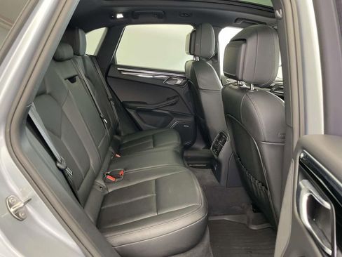 Certified 2025 Porsche Macan AWD/4WD image 22