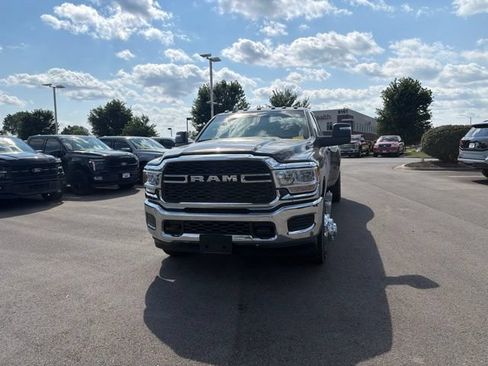 Used 2024 RAM 3500 Tradesman w/ Chrome Appearance Group AWD/4WD image 28
