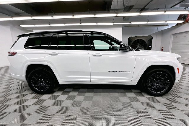 Used 2023 Jeep Grand Cherokee L Summit w/ Rear Seat Video Group I AWD/4WD image 14