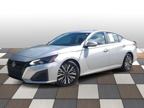 Used 2023 Nissan Altima 2.5 SV image 1